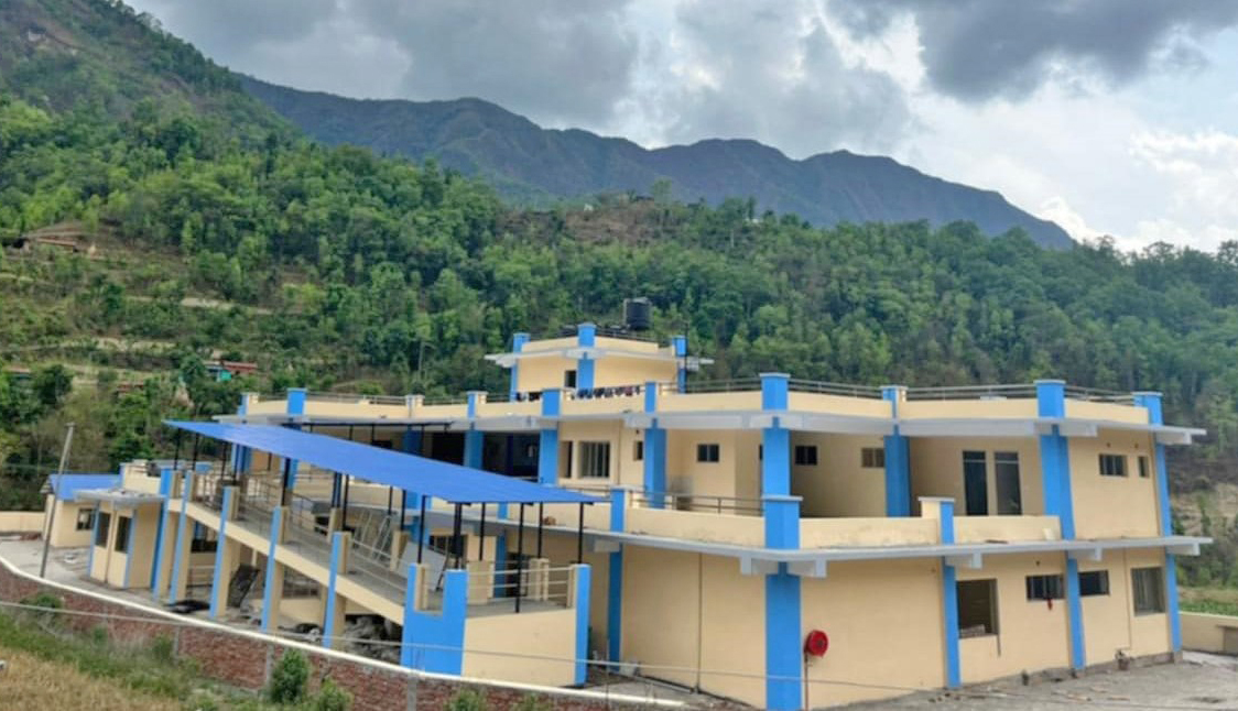 चन्द्रकोटमा आधुनिक भवन ठडियो, अस्पतालको टुंगो छैन