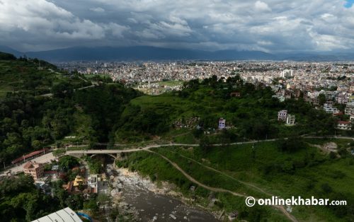 चोभार गल्छीमा भइरहेको विवाद के हो ? (फोटो/भिडिओ)