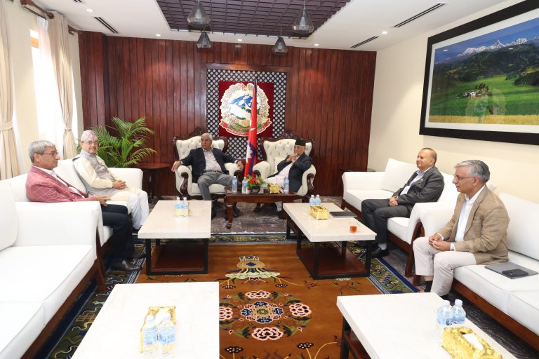 रसुवा बाढी : प्रधानमन्त्रीले बोलाएपछि बालुवाटार पुगे गृहमन्त्री
