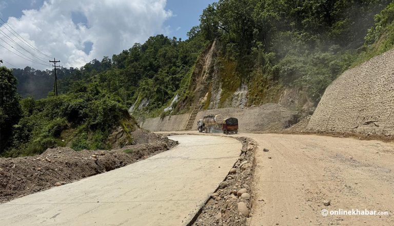 दाउन्ने क्षेत्रको सडकमा ढलान