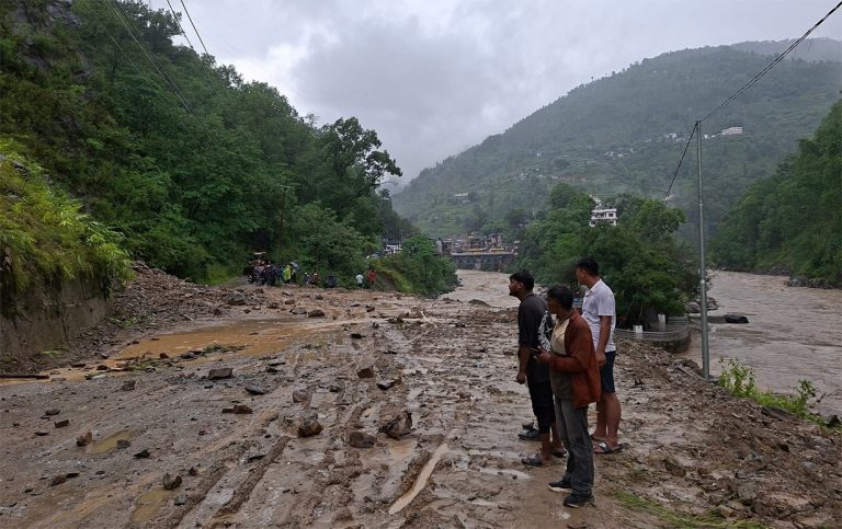 बलेफीमा अवरुद्ध अरनिको राजमार्ग खुल्यो