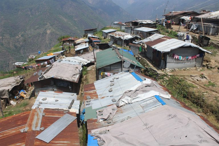 बारपाकको दलित बस्तीः घर २१, शौचालय एक