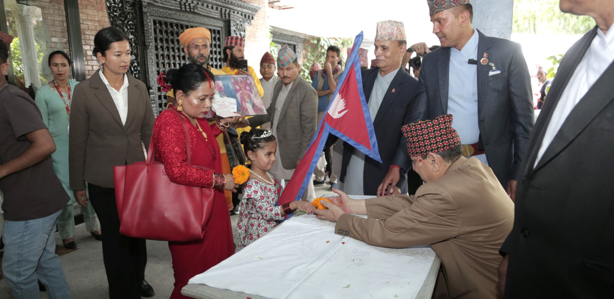 निर्मल निवासमा यसरी मनाइयो ज्ञानेन्द्रको जन्मदिन (तस्वीरहरू)