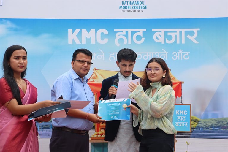 ‘केएमसी हाटबजार २०८२’ : सिक्ने हात, कमाउने आँट
