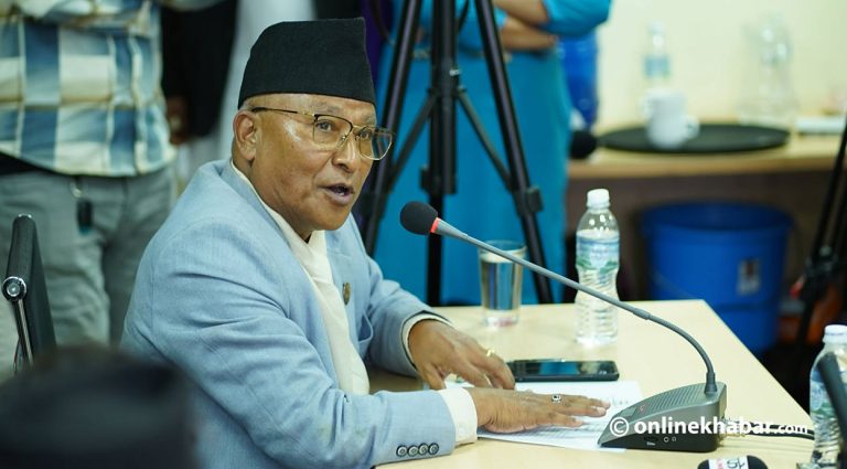 निजामति सेवा विधेयकमाथिको चलखेल गम्भीर अपराध हो : सांसद श्रेष्ठ