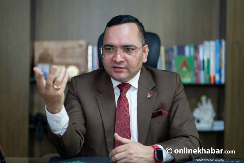 बैंकर र व्यवसायीले ट्रयाक छाड्दा वित्तीय क्षेत्रमा समस्या आयो