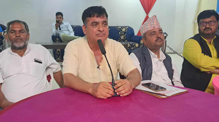 नवलपरासी कांग्रेसमा दुई धार : केन्द्रले खनाल निकाल्यो, जिल्लाले कँडेल