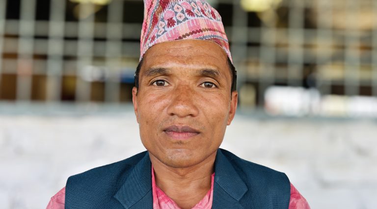 ‘सरकार ! गर्भवती ३/४ घण्टा तुइनमा झुण्डिंदा कस्तो होला ?