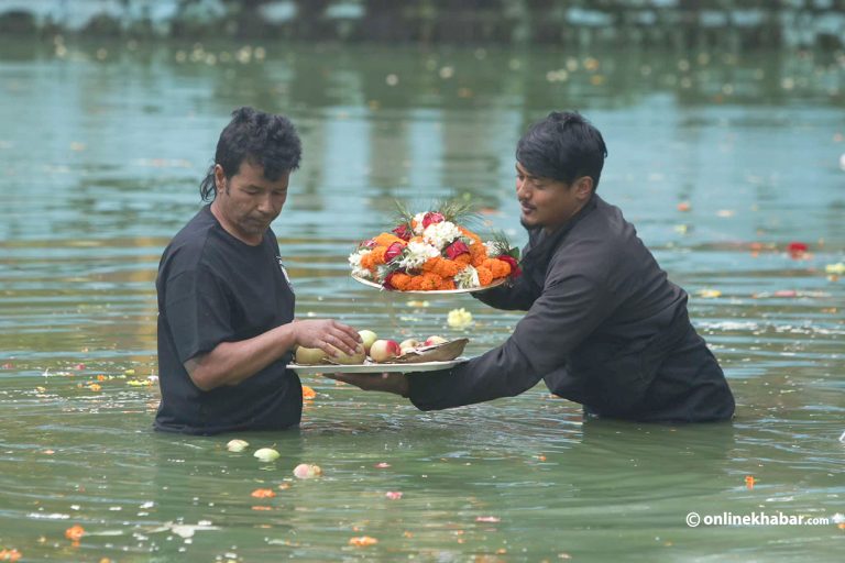 नागपञ्चमीमा यसरी गरियो पूजा (तस्वीरहरु)