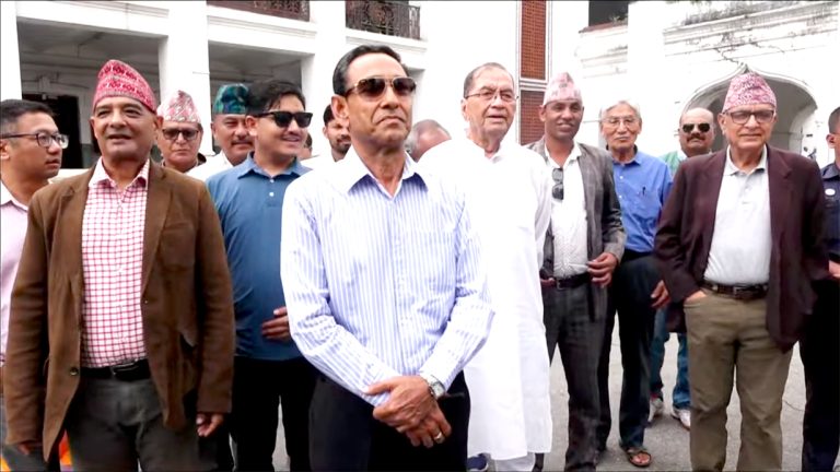 राजेन्द्र लिङ्देनले कारबाही गरेका उपाध्यक्ष गिरीले दिए निर्वाचन आयोगमा उजुरी