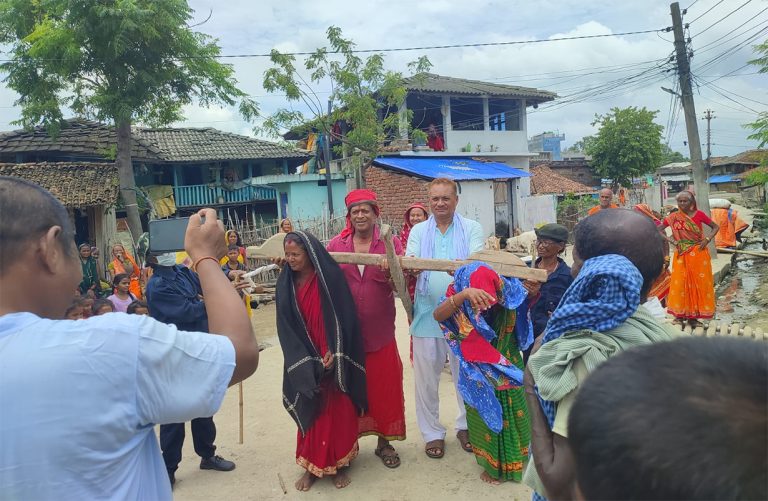 पानी नपरेपछि मधेशमा सांसदलाई बनाइयो हली