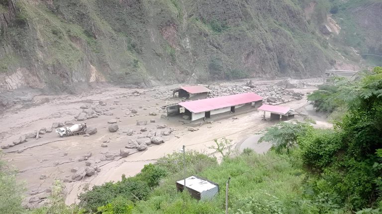 रसुवा बाढी : निर्माणाधीन टिमुरे सुक्खा बन्दरगाहका १४ कामदार बेपत्ता