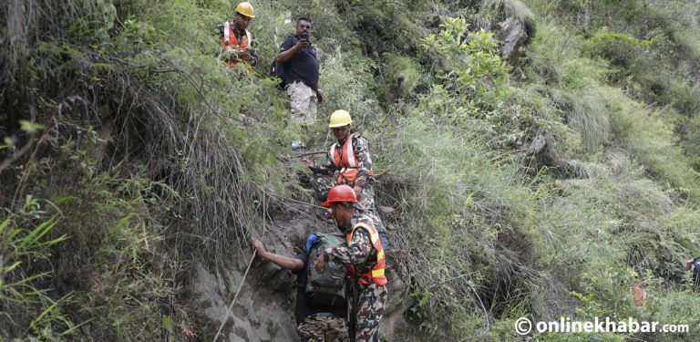 रसुवा बाढीमा फसेकाहरूको यसरी हुँदैछ उद्धार (तस्वीरहरू)