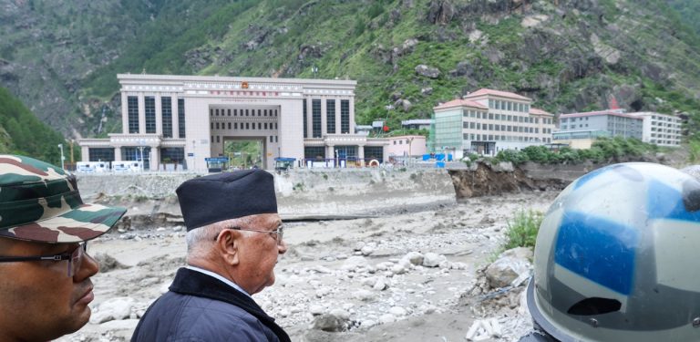 प्रधानमन्त्रीले गरे बाढी प्रभावित क्षेत्रको अवलोकन, लिए उद्धार र क्षतिबारे जानकारी