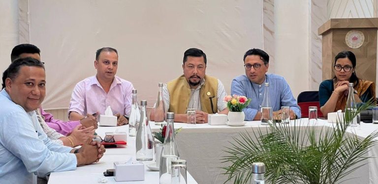 रास्वपाले भ्रष्टाचारविरुद्ध सदन र सडकमा सँगसँगै आन्दोलन गर्ने