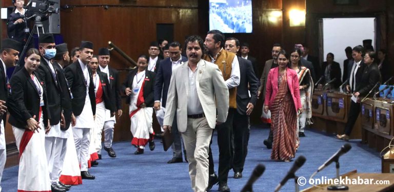 रास्वपा र राप्रपाले गरे संसद् बहिष्कार (तस्वीर)