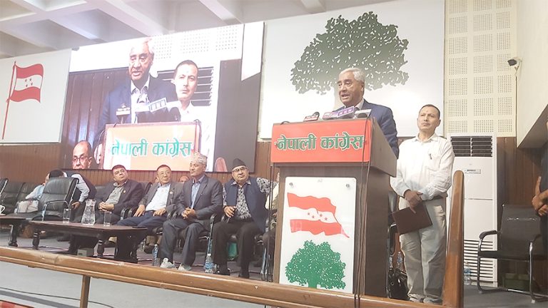सरकारले उद्योगी र व्यवसायीलाई प्रोत्साहित गर्नुपर्छ : देउवा