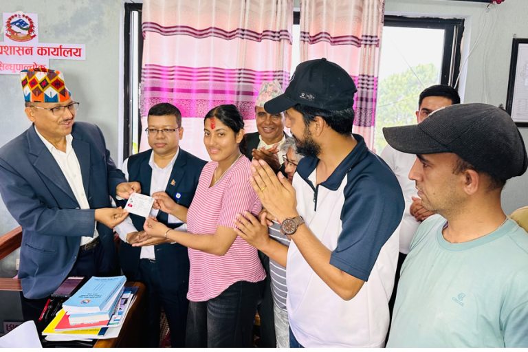 स्वस्तिकाकालाई बुवाले बनाइदिए नागरिकता