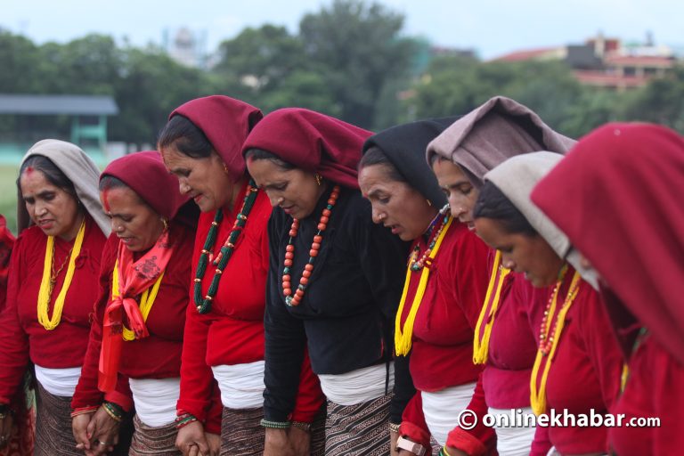 साउने संक्रान्तिका दिन टुँडिखेलमा बझाङी देउडा (तस्वीरहरू)