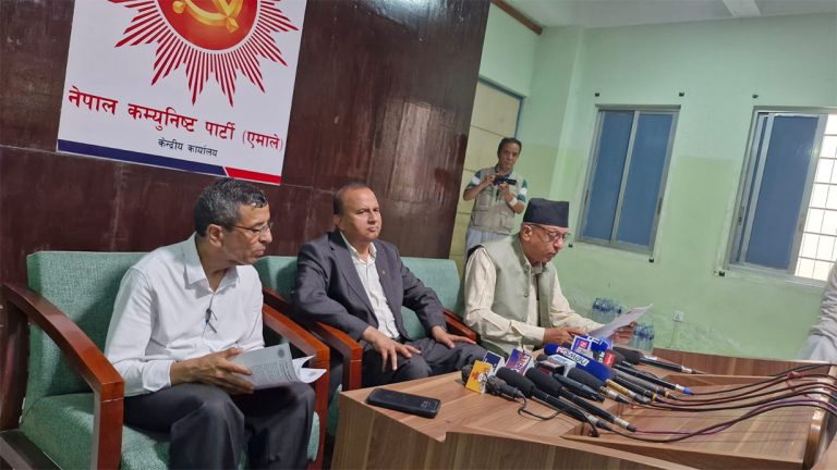 पूर्वराष्ट्रपति सक्रिय राजनीतिमा फर्किने कुरा संविधानले कल्पना गरेको छैन : एमाले