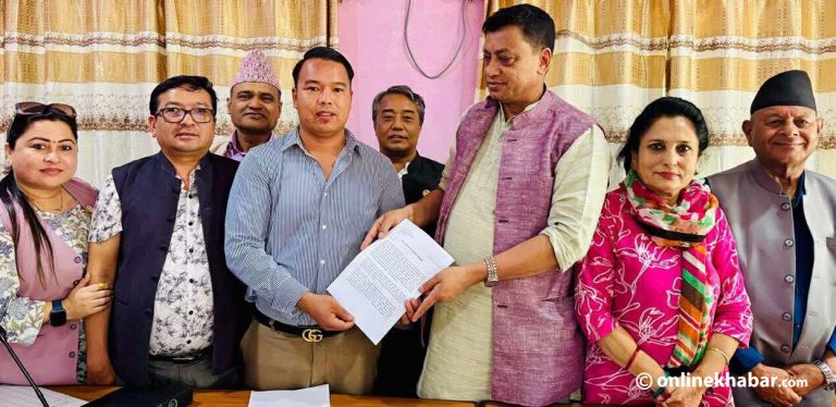 अविश्वास प्रस्ताव राख्ने २१ सांसदको जिकिर- मुख्यमन्त्रीको कामले जनआक्रोश बढ्यो