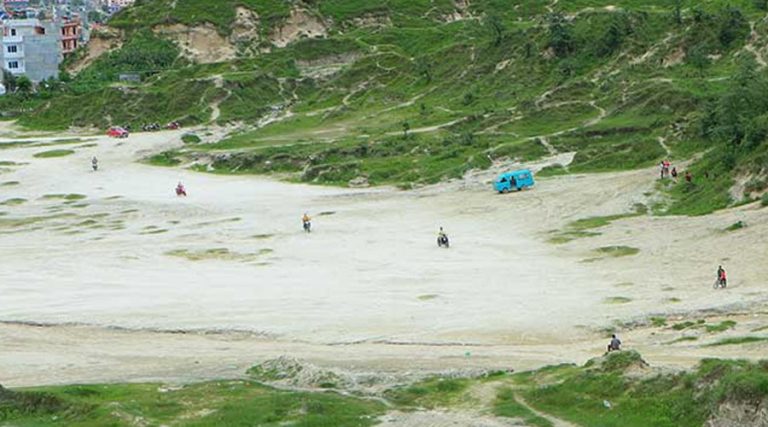 पशुपतिको बालुवाखानीमा भ्रष्टाचार : फैसला उल्ट्याउनुपर्ने माग गर्दै सर्वोच्चमा निवेदन