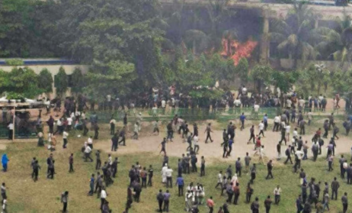 बंगलादेश एयर फोर्सको विमान एक क्याम्पस परिसरमा दुर्घटनाग्रस्त