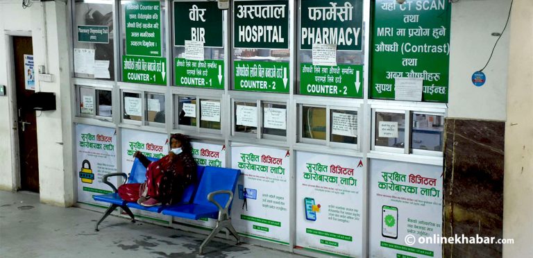 हाजिर गरेर डाक्टर टाप, अस्पतालमा बिरामी अलपत्र