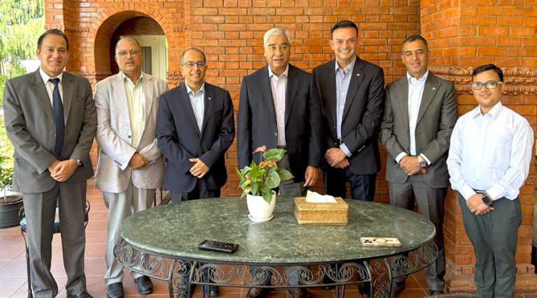 नवनिर्वाचित परिसंघ पदाधिकारीले गरे पूर्वप्रधानमन्त्री देउवासँग छलफल