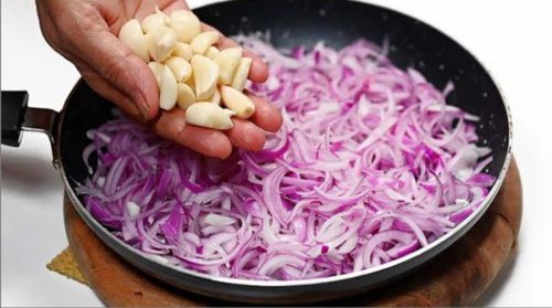 सात्विक भोजनमा प्याज र लसुन किन खाइँदैन ?