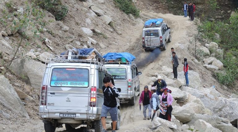 रातिको समय घान्द्रुकसहितका यी रुटमा गाडी नचल्ने, यस्तो छ कारण