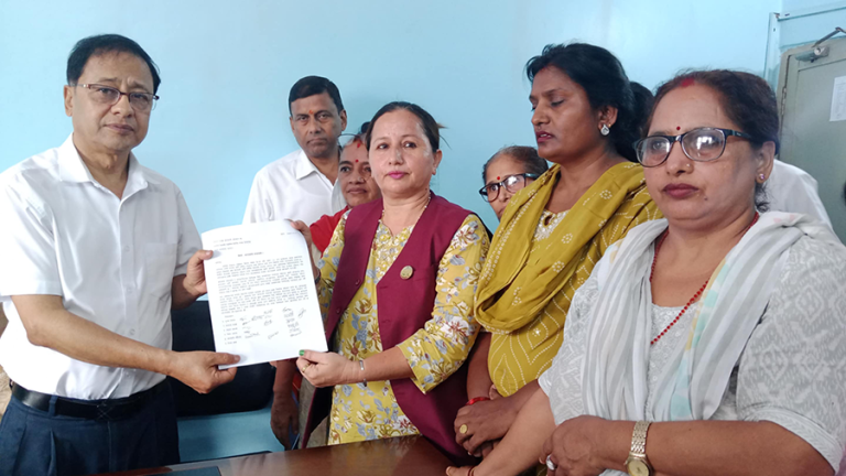 ग्रामीण विकास लघुवित्त विवाद : मर्जर निर्णय खारेज गर्न सेयरधनी र कर्मचारीको माग  
