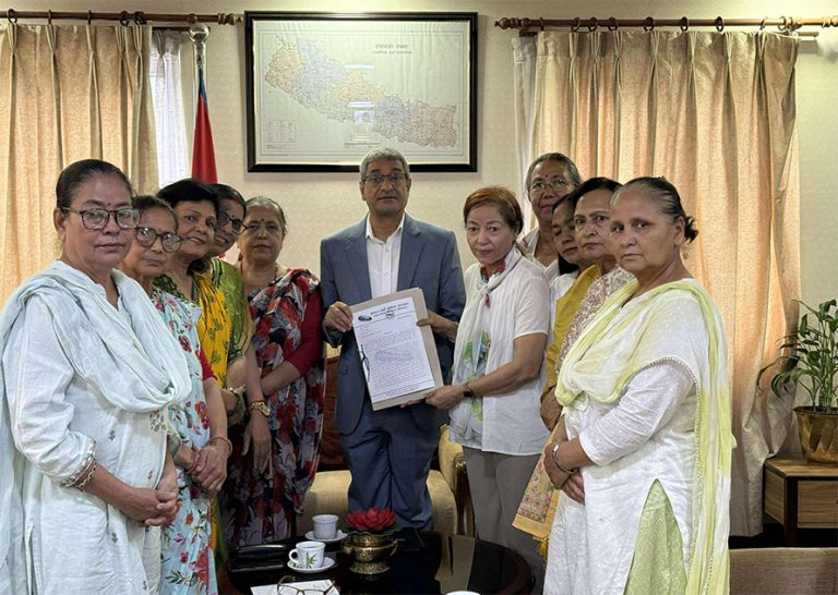 छाउगोठ बनाउने र बस्न बाध्य पार्नेलाई सुविधा कटौती गर्छौं : गृहमन्त्री लेखक