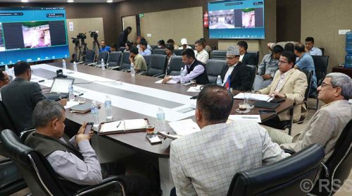 खडेरी व्यहोरिरहेको मधेशका जनप्रतिनिधि र सीडीओसँग गृहमन्त्रीले गरे ‘भर्चुअल’ छलफल