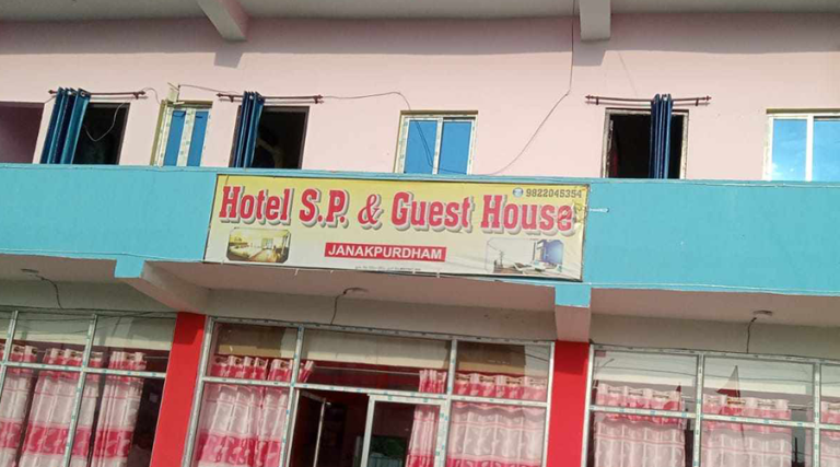 जनकपुरको होटलमा युवकमाथि धारिलो हतियार प्रहार, एक तलाबाट खसालेर हत्या