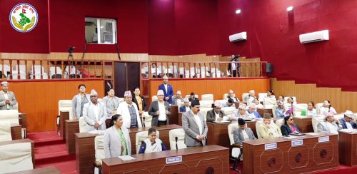 कर्णालीमा सत्तापक्षका एक सांसद र प्रतिपक्षले गरे सदन अवरुद्ध
