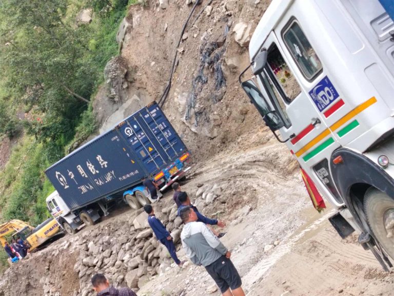 कोदारीस्थित अरनीको राजमार्ग चार दिनपछि सञ्चालनमा आयो