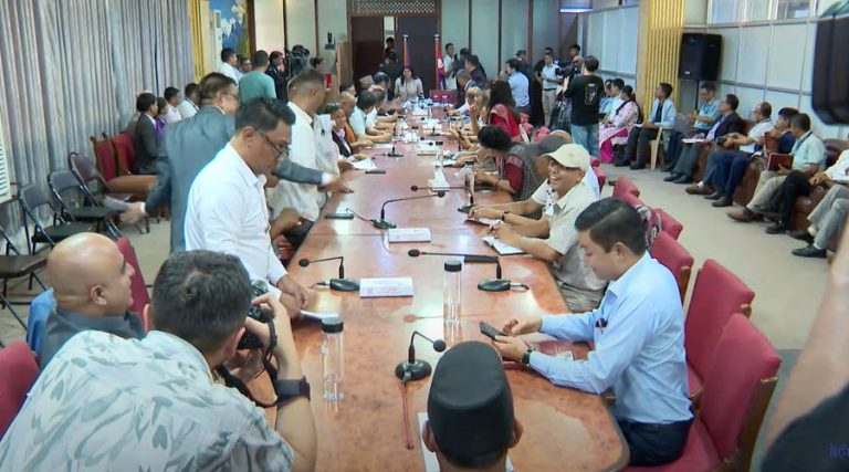 एक मिनेट पनि बसेन ६ महिनापछि बोलाइएको काठमाडौंको कार्यपालिका बैठक