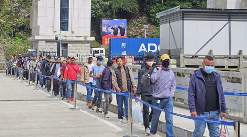 रसुवा नाकामा अलपत्र २०५ नेपाली तातोपानी नाका भएर फर्किए
