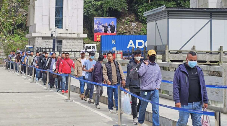 रसुवा नाकामा अलपत्र २०५ नेपाली तातोपानी नाका भएर फर्किए