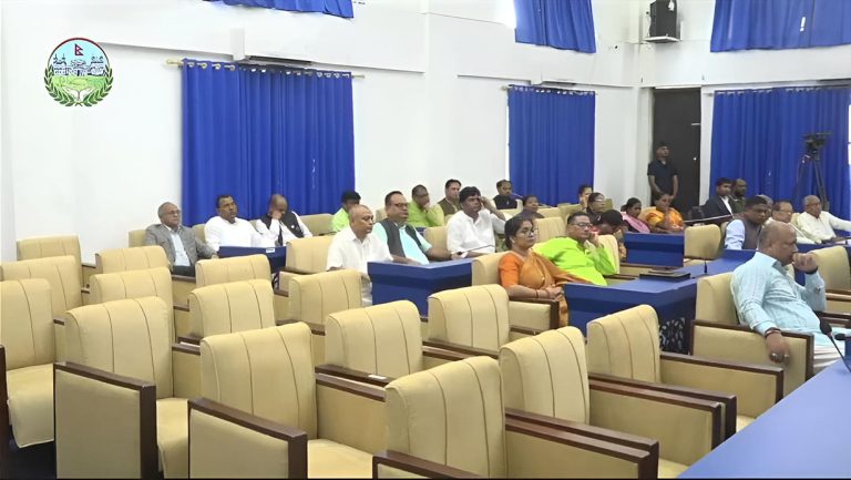 मधेश अर्थ मन्त्रालयको भन्दा सांसदलाई बाँडिएको बजेटको रेडबुक फरक, विपक्षी दलले गरे सदन बहिस्कार