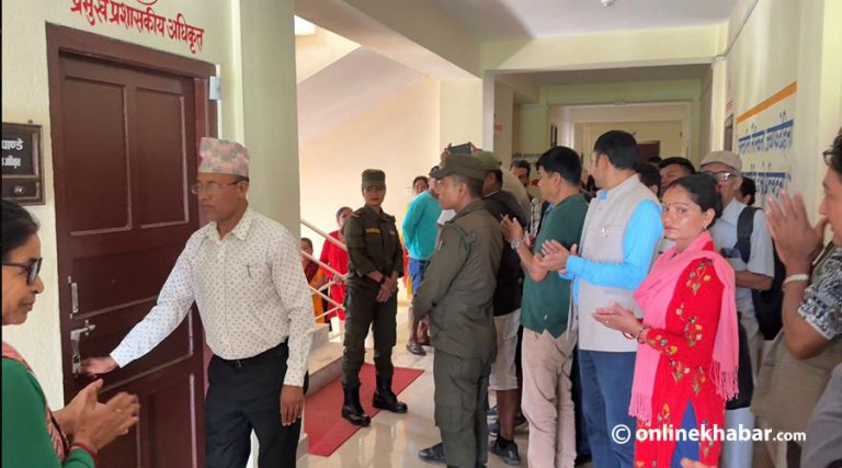 रुरुक्षेत्रमा अध्यक्ष र प्रमुख प्रशासकीय अधिकृतको कार्यकक्षमा तालाबन्दी