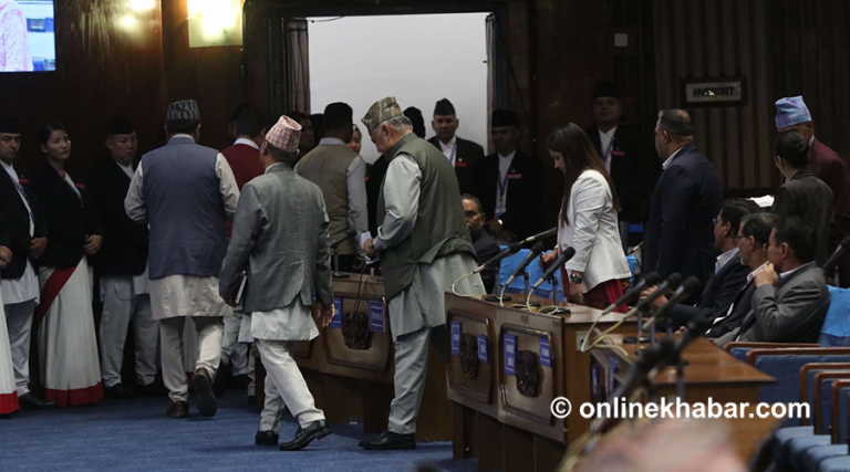 आफ्ना कुरा राखेर आज पनि संसद् बैठकबाट बाहिरिए राप्रपा र रास्वपा