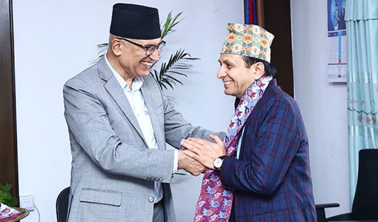 पोखरेलले लिए बीमा प्राधिकरण अध्यक्षको शपथ