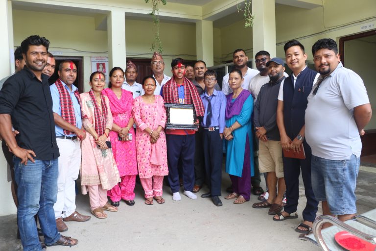यू–१६ क्रिकेट खेलाडी खनाललाई लमहीमा सम्मान