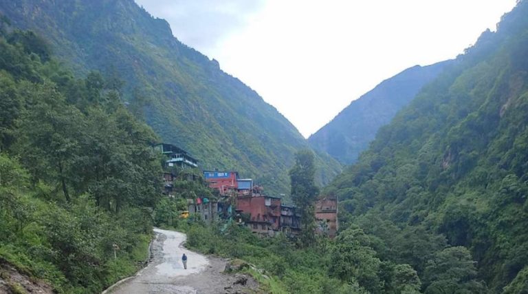पहिरो हटाएपछि खुल्यो अरनिको राजमार्ग
