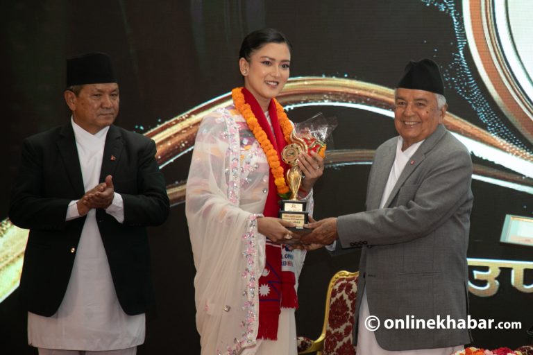 विजय बराल अभिनेता, उपासना अभिनेत्रीतर्फ सर्वोत्कृष्ट