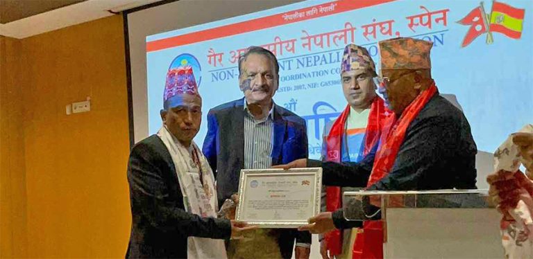 सगरमाथा चढेका अक्कल बोहरा स्पेनमा सम्मानित