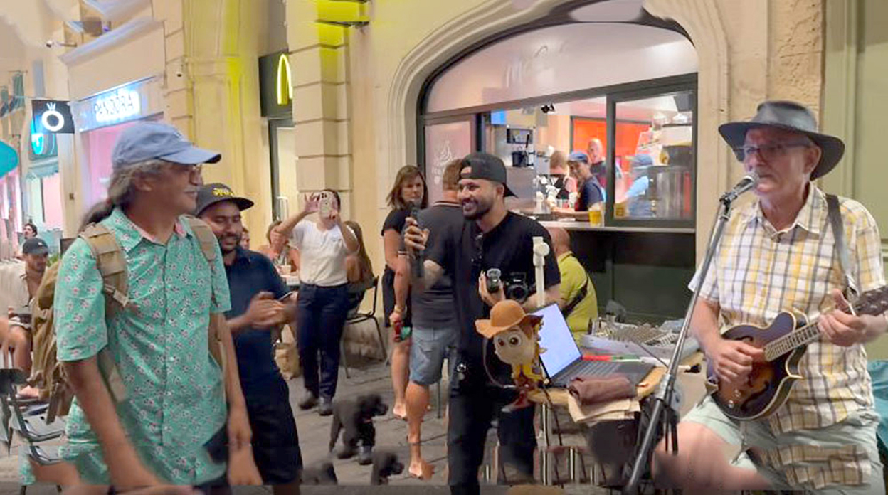 सडकदेखि स्टेजसम्म : अमृत र बेनीको सांगीतिक प्रेम 