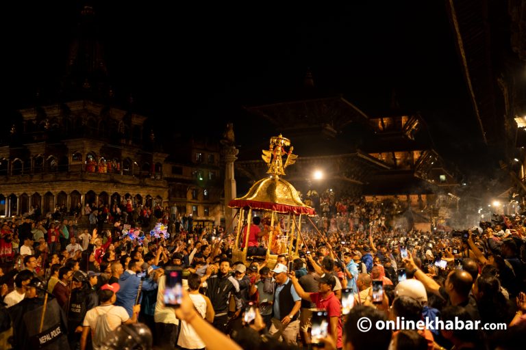 पानीमा रुझ्दै पाटनमा मनाइयो भीमसेन जात्रा (तस्वीरहरू)